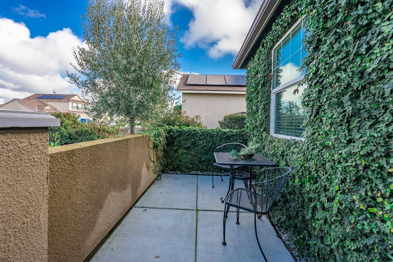 Hanford, CA 93230,1119 W Muir WAY