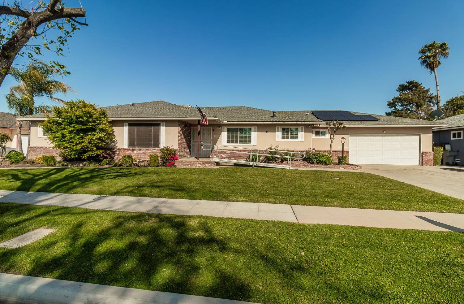 6274 N Sharon AVE, Fresno, CA 93710