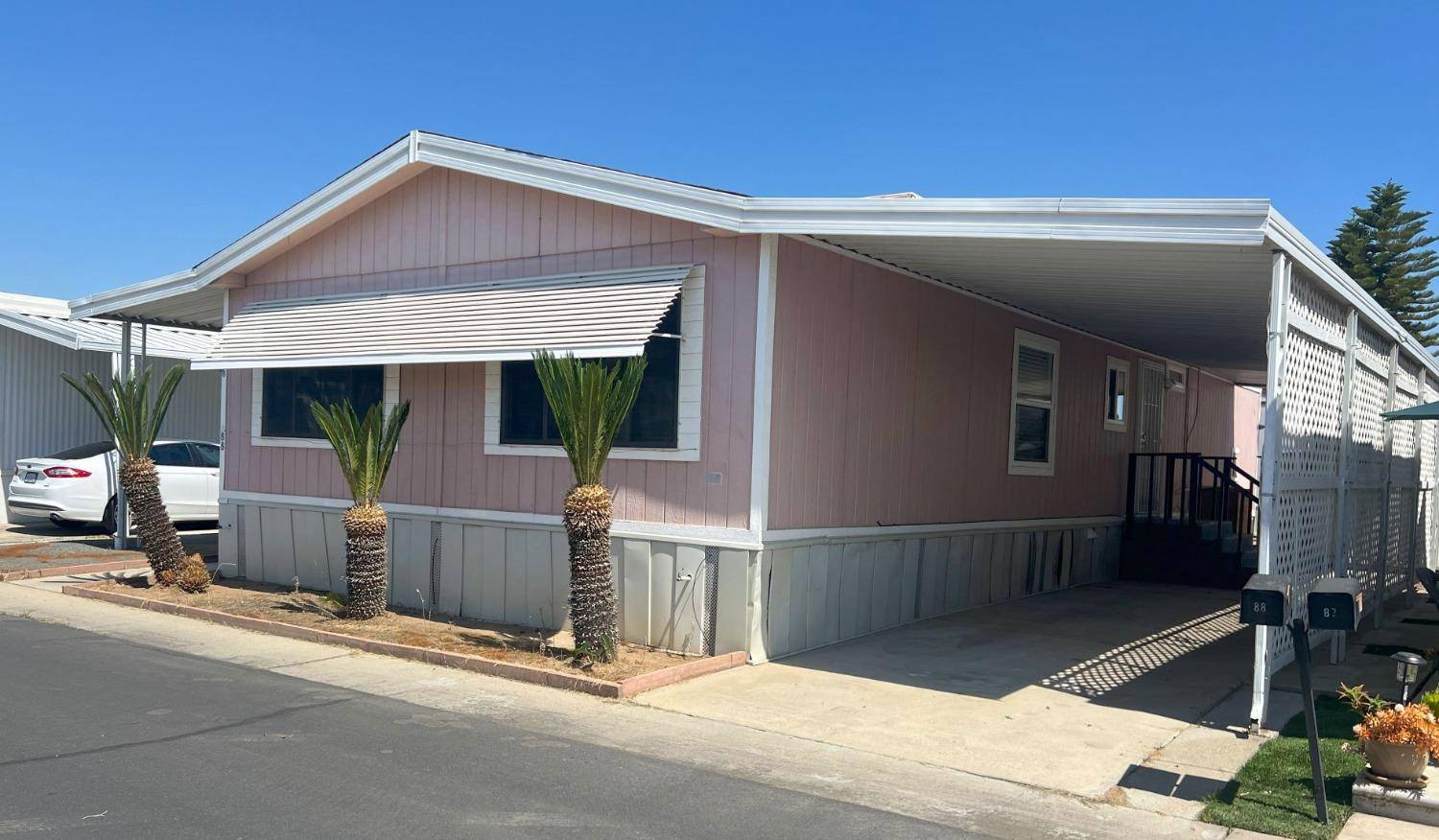 Dinuba, CA 93618,581 N Crawford AVE #88
