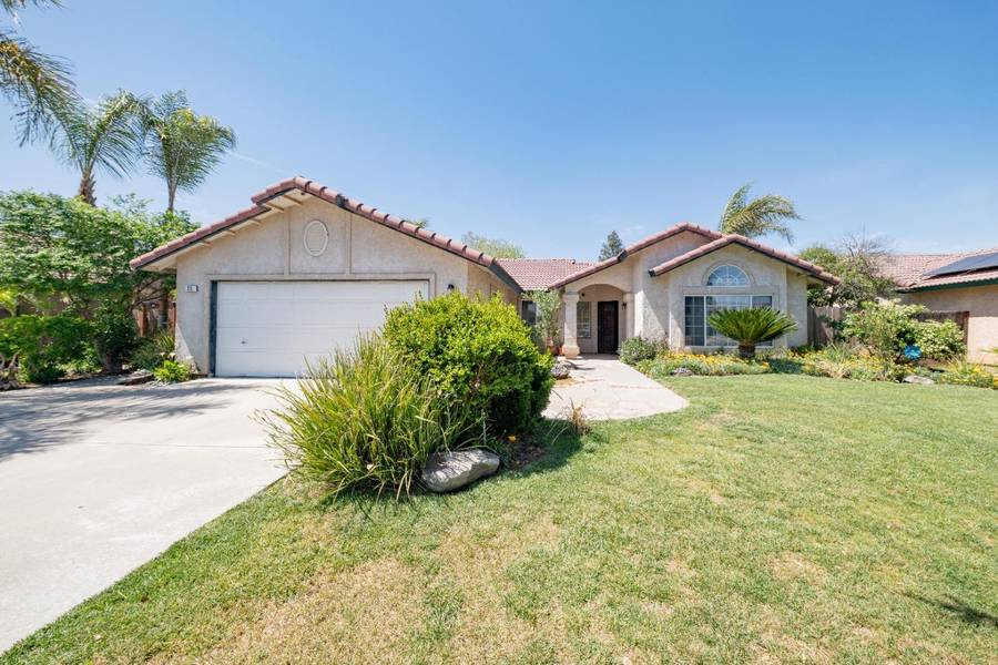 211 Riviera DR, Lemoore, CA 93245