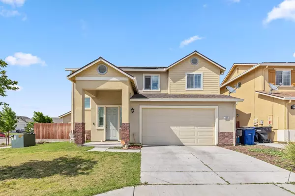 1954 W Summer Blossom WAY, Hanford, CA 93230