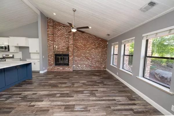 Fresno, CA 93720,721 E Cole AVE