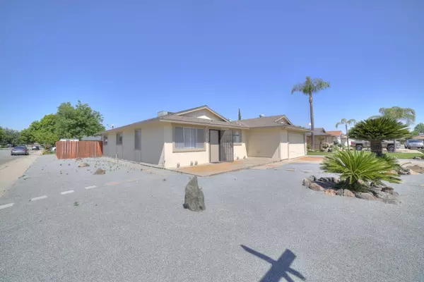 Kingsburg, CA 93631,539 Meadow LN