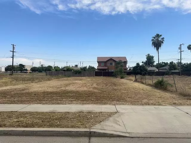 57 W Fir AVE, Pinedale, CA 93650