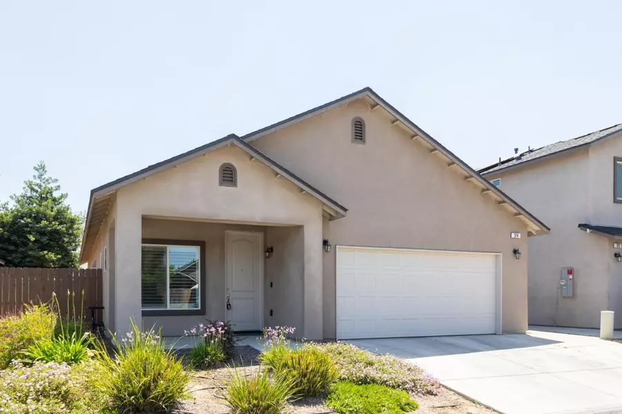 374 Dogwood ST, Dinuba, CA 93618