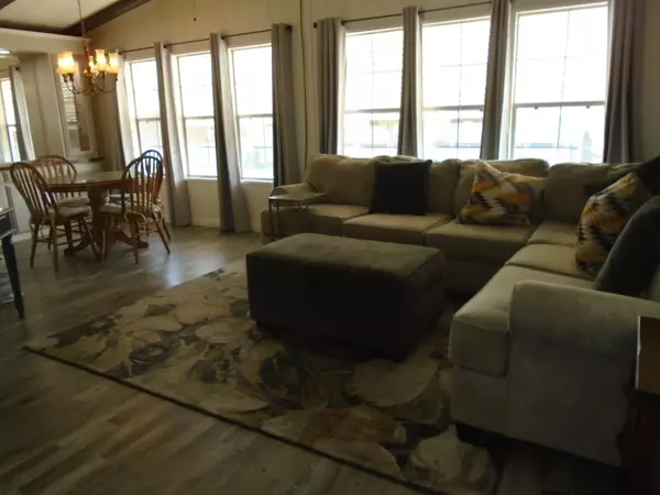 Hanford, CA 93230,860 E Grangeville BLVD #80