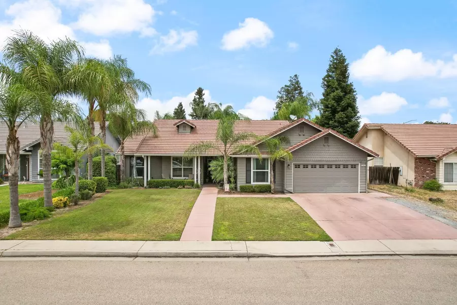 340 W Carpenter AVE, Reedley, CA 93654