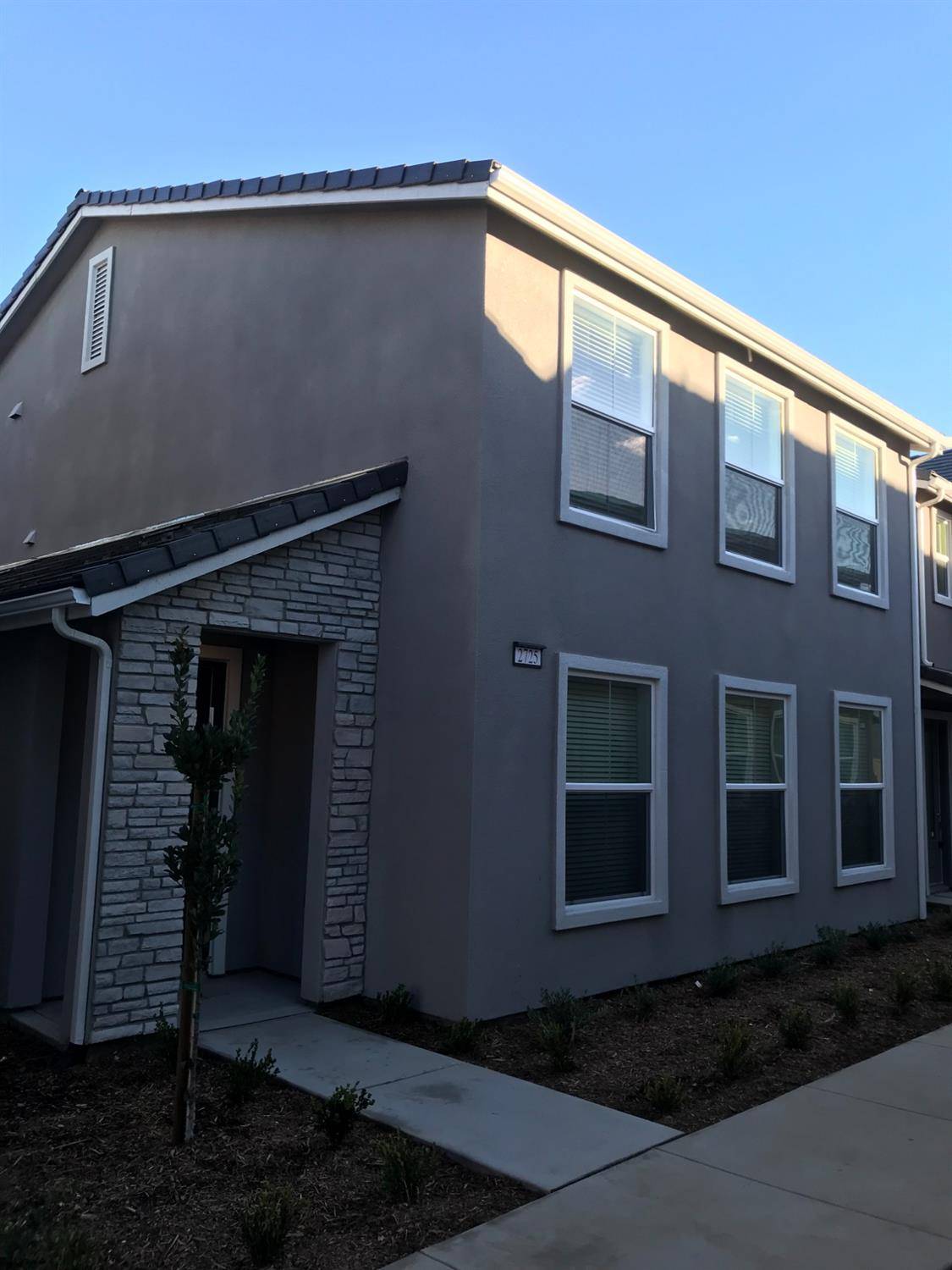 2725 E Teaberry DR, Fresno, CA 93730