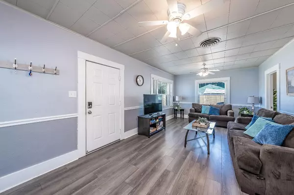 Hanford, CA 93230,416 W Cameron St