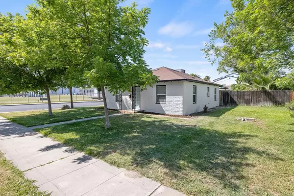 Hanford, CA 93202,446 W Myrtle ST