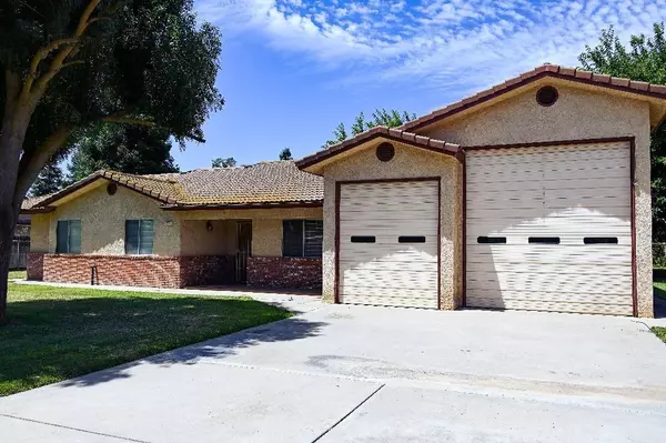 252 N Westberry BLVD, Madera, CA 93637
