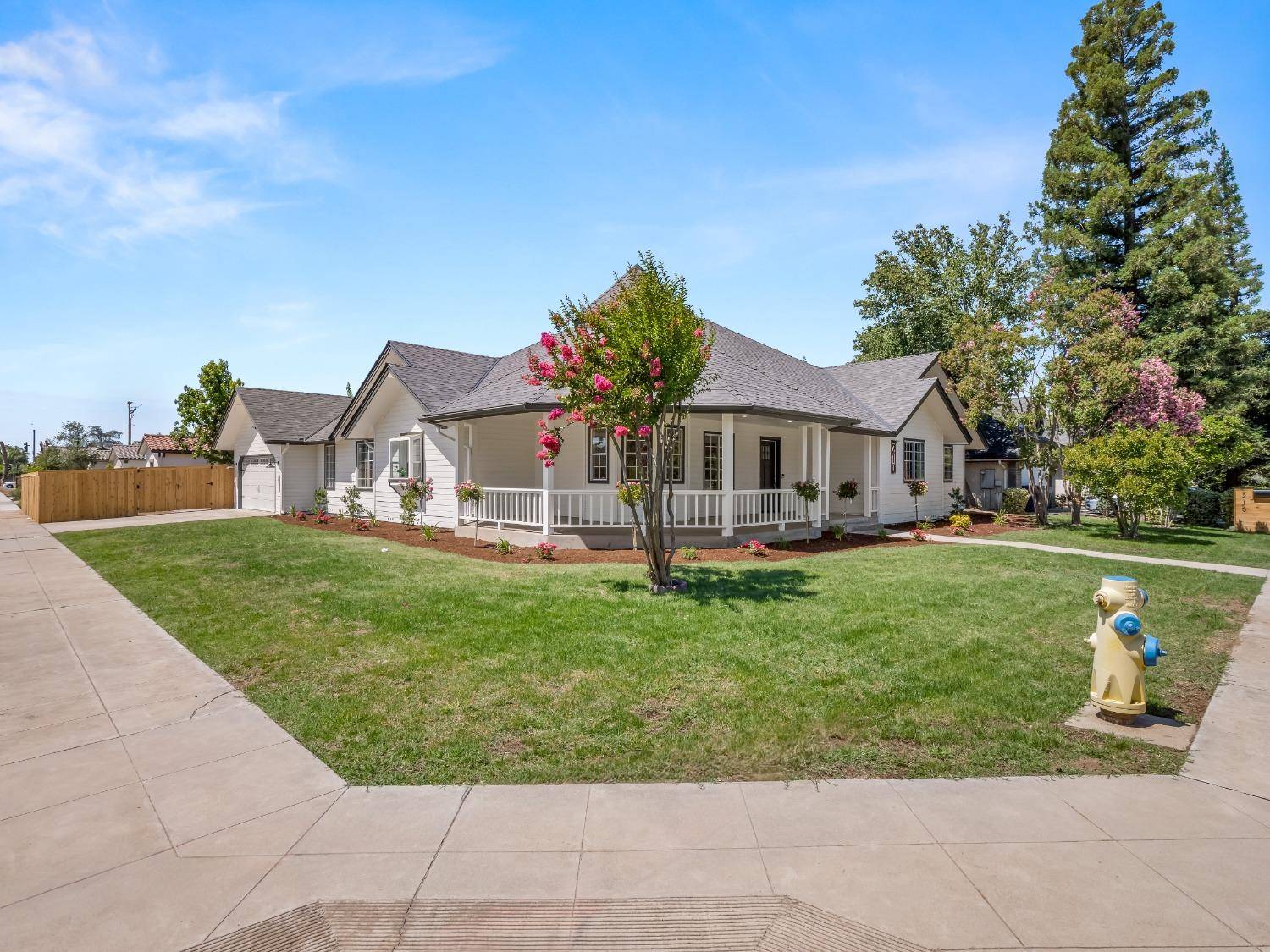 Clovis, CA 93612,210 W Paul AVE