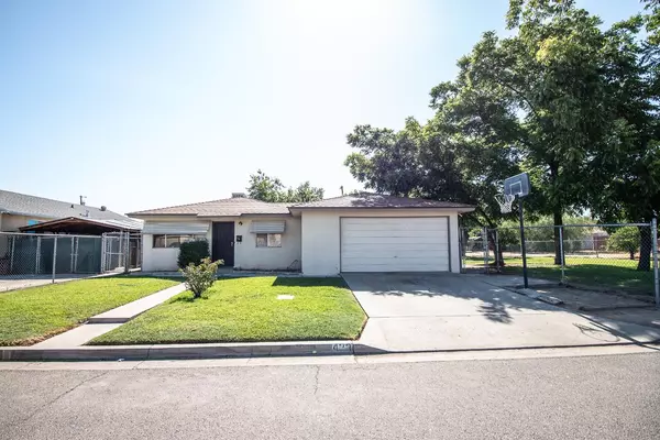 419 J ST, Sanger, CA 93657