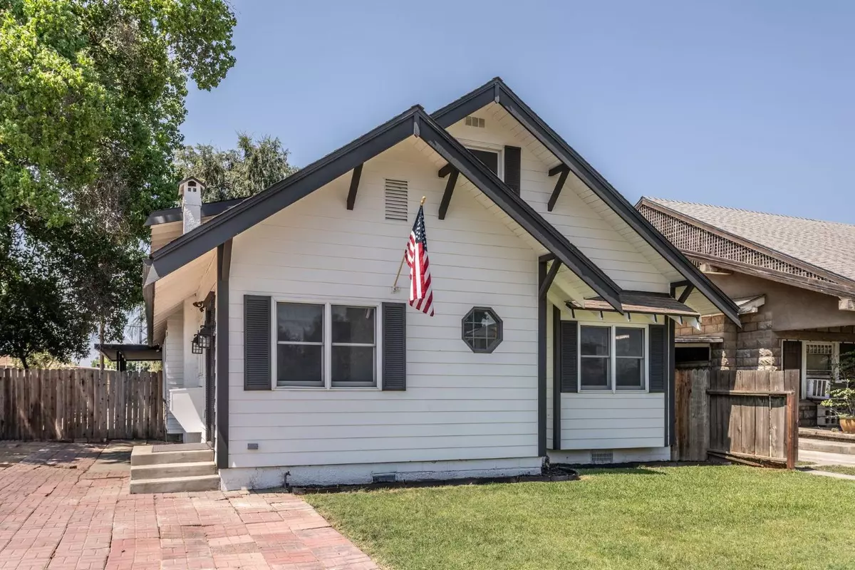 Dinuba, CA 93618,417 N L ST