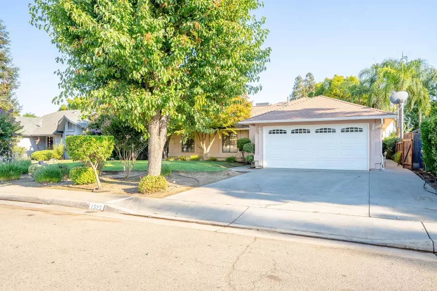 1525 W Kramer Ridge RD, Reedley, CA 93654