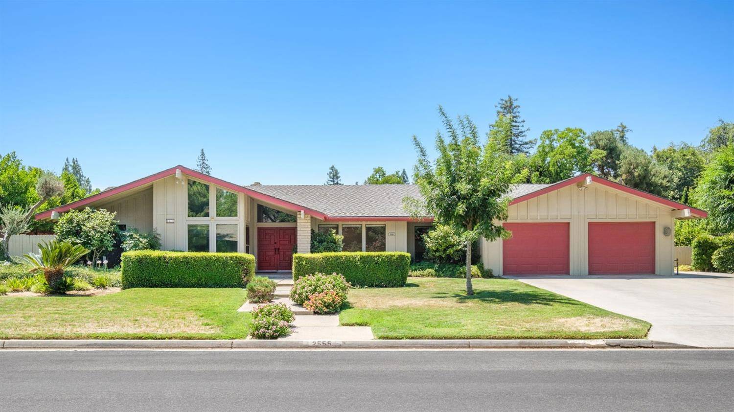 2555 W San Ramon AVE, Fresno, CA 93711