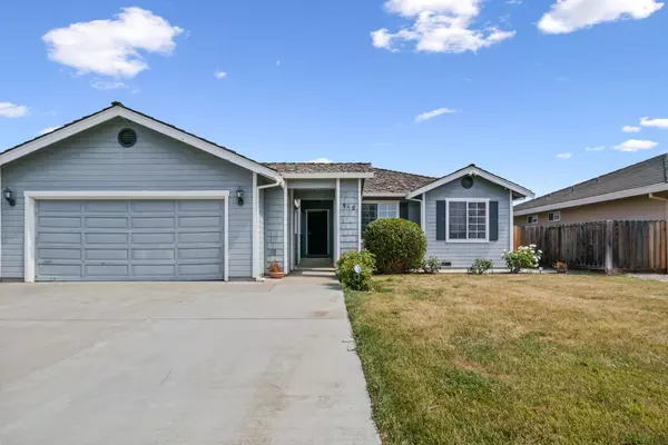 Hollister, CA 95023,940 Apricot LN