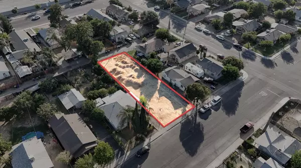 Dinuba, CA 93618,227 S P ST