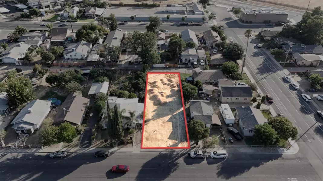 227 S P ST, Dinuba, CA 93618