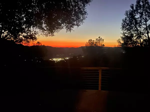 39650 Oak Ridge DR, Oakhurst, CA 93644