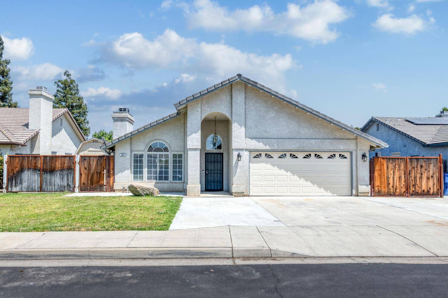 233 N Cypress AVE, Clovis, CA 93611
