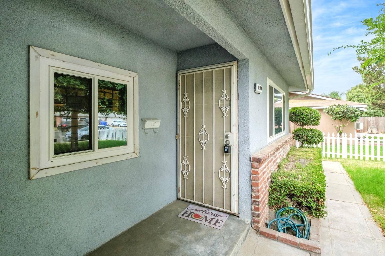 Parlier, CA 93648,690 I ST