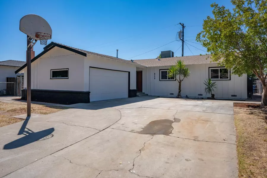 4754 E Orleans AVE, Fresno, CA 93702