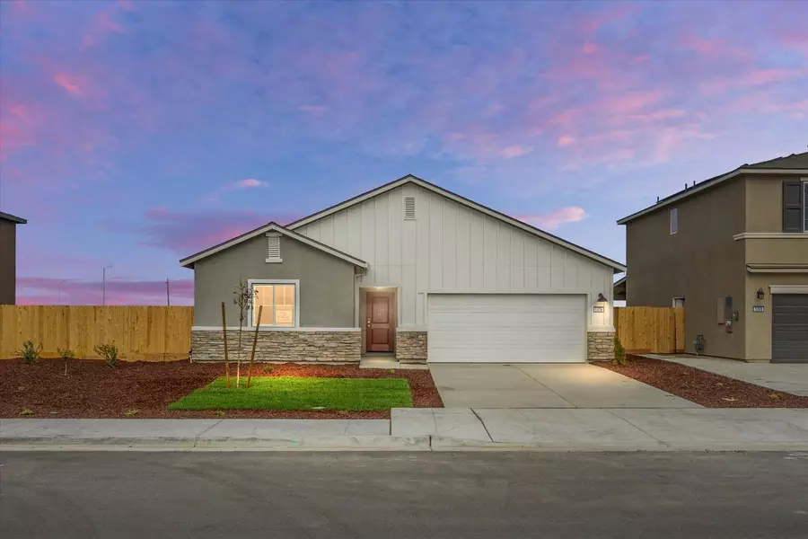 1376 W Marc AVE, Fowler, CA 93625