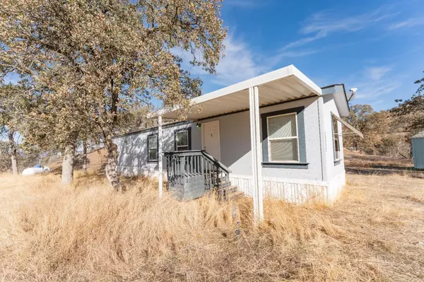 40778 Iris RD, Squaw Valley, CA 93675