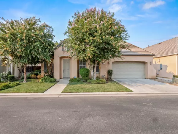 77 W Lester AVE, Clovis, CA 93619