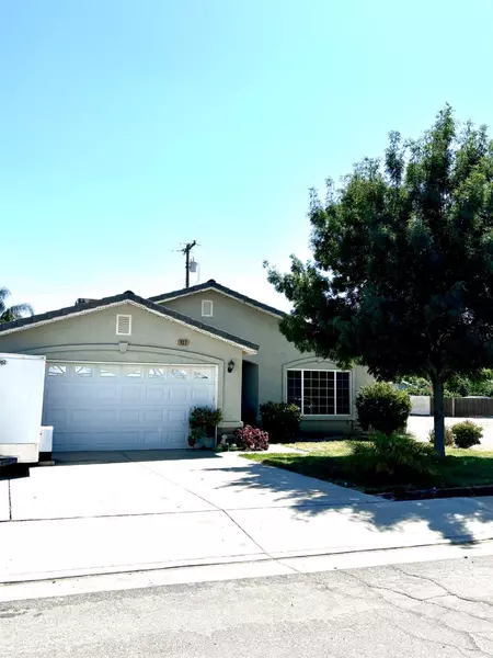 932 E Lassen ST, Avenal, CA 93204