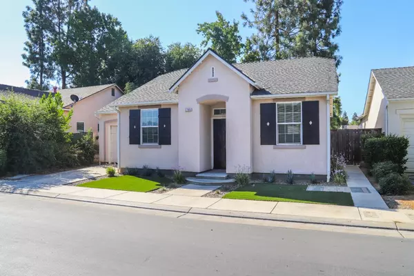 3705 W Pomegranate LN, Fresno, CA 93711