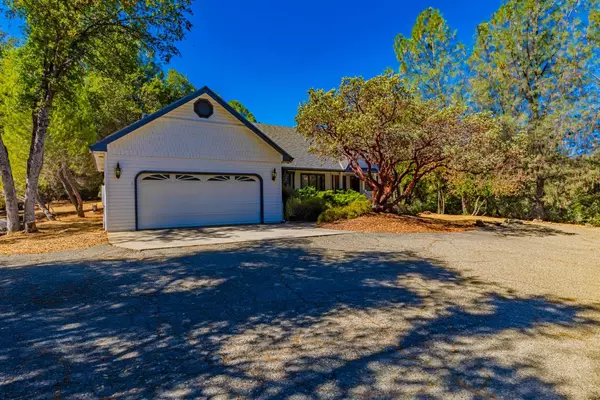 49764 Meadowwood RD, Oakhurst, CA 93644