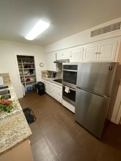 Fresno, CA 93727,945 S Clovis AVE #V