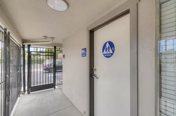 Fresno, CA 93701,190 N Van Ness AVE