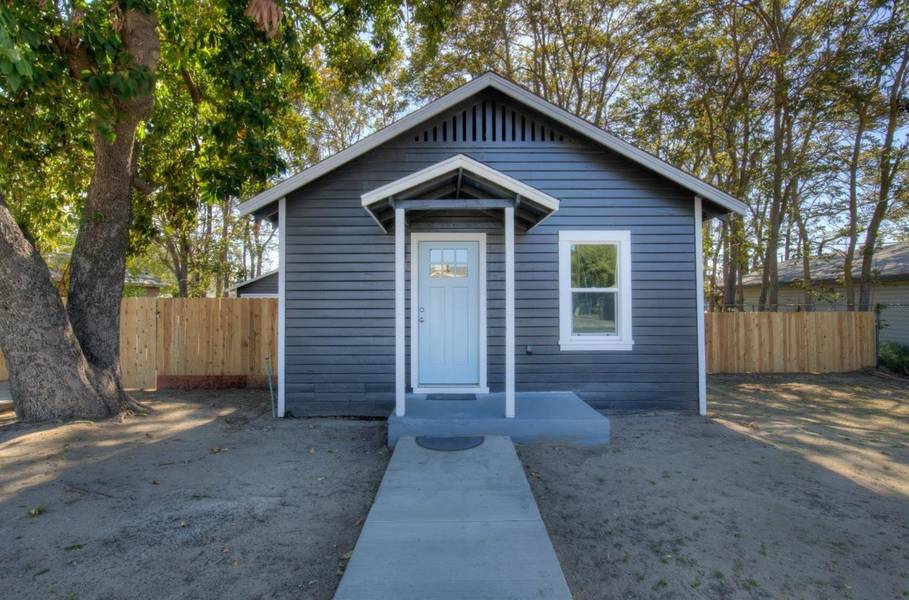 1523 Tucker ST, Selma, CA 93662