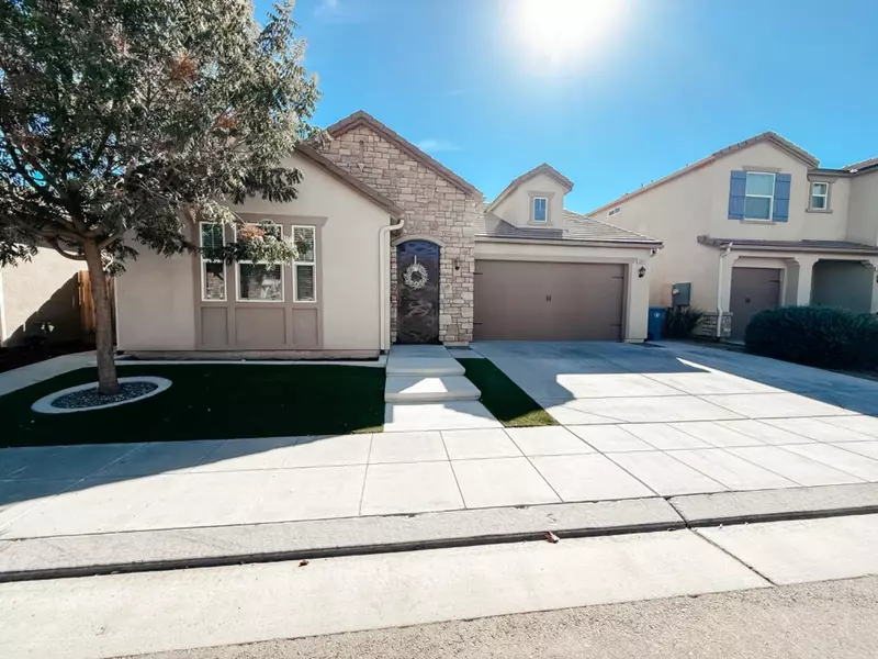 3860 Joaquin AVE, Clovis, CA 93619