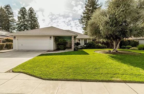 2434 Lincoln AVE, Clovis, CA 93611