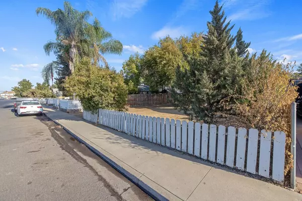 Dinuba, CA 93618,264 S Q ST