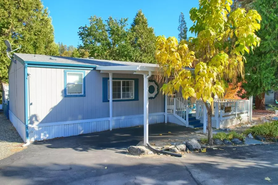 41941 Road 222 #17, Oakhurst, CA 93644