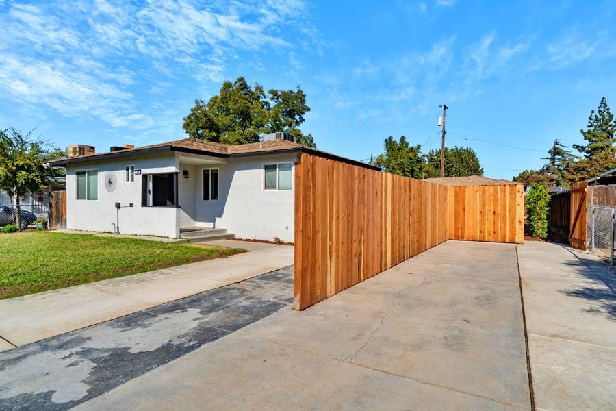 918 W Cambridge AVE, Fresno, CA 93705