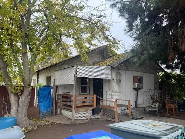 2037 S 4th St ST, Fresno, CA 93702