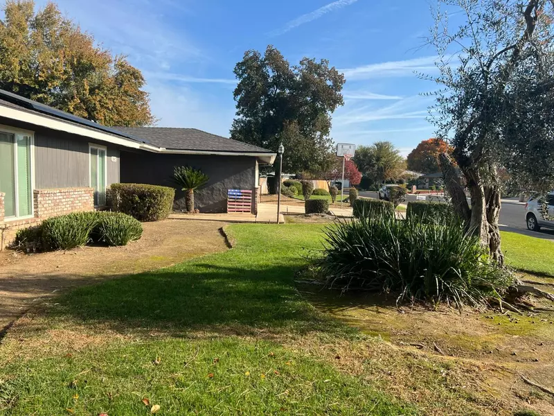 2142 Jenni AVE, Sanger, CA 93657