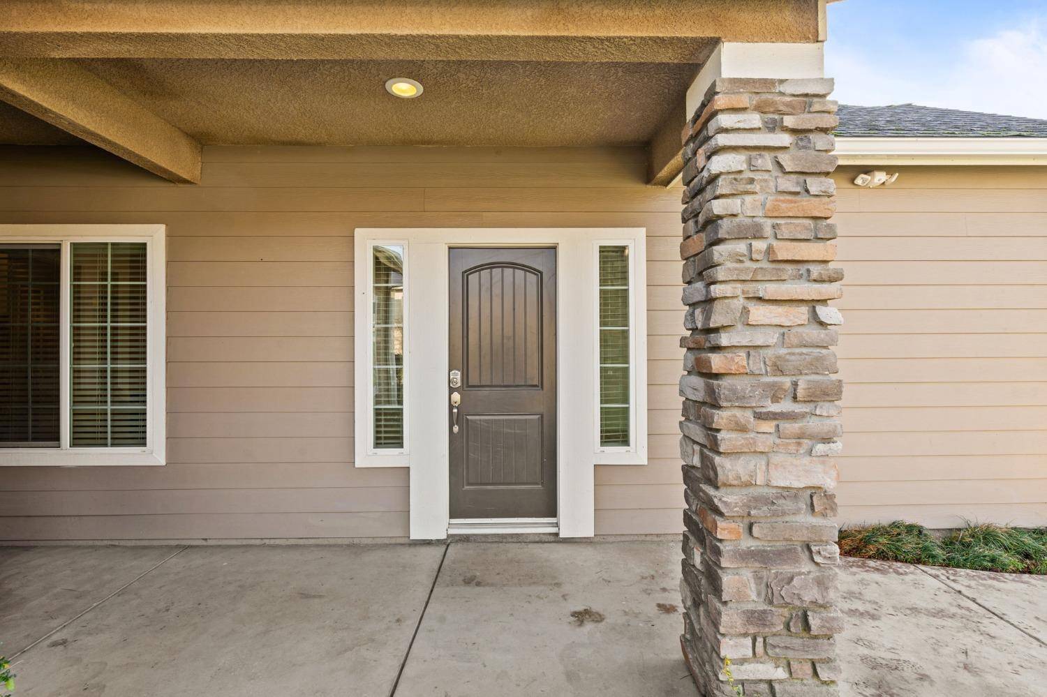 Fresno, CA 93722,7486 N Shiraz AVE