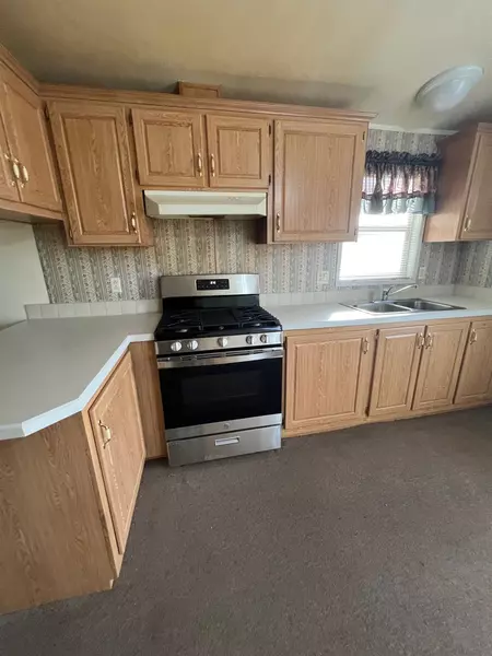 1218 E Cleveland AVE #85, Madera, CA 93638