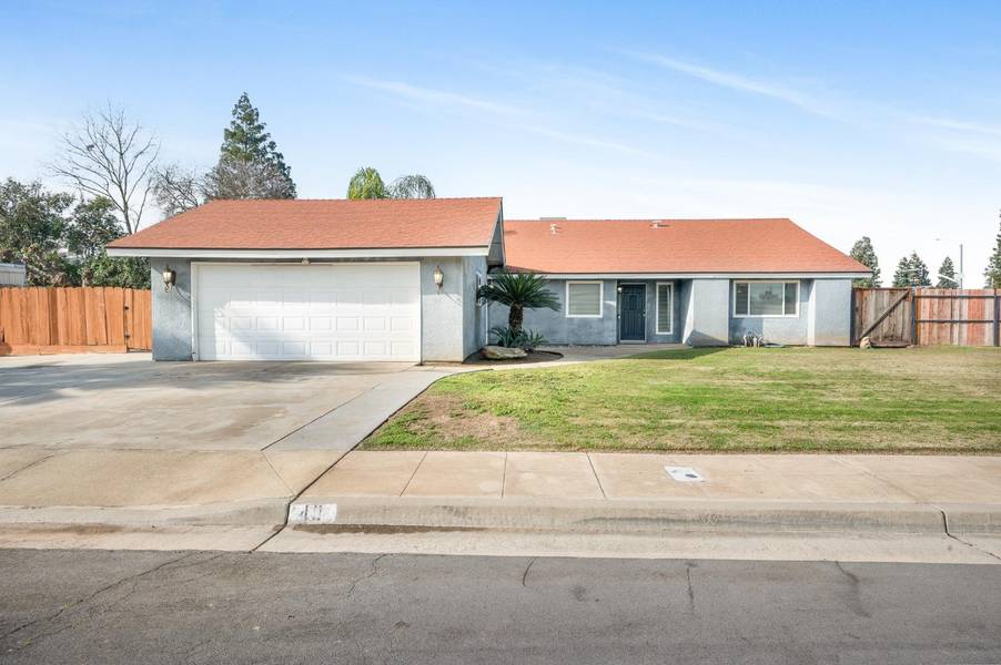 40 Orangewood AVE, Clovis, CA 93612