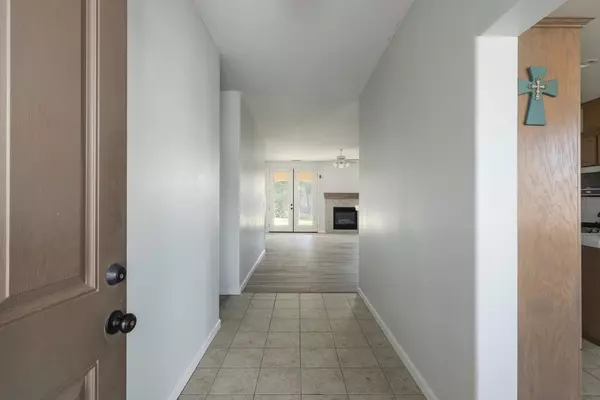 Reedley, CA 93654,687 S Apple AVE
