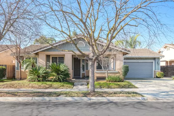 687 S Apple AVE, Reedley, CA 93654