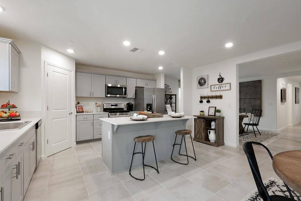 Tulare, CA 93274,2839 Bay Hill DR #505ST