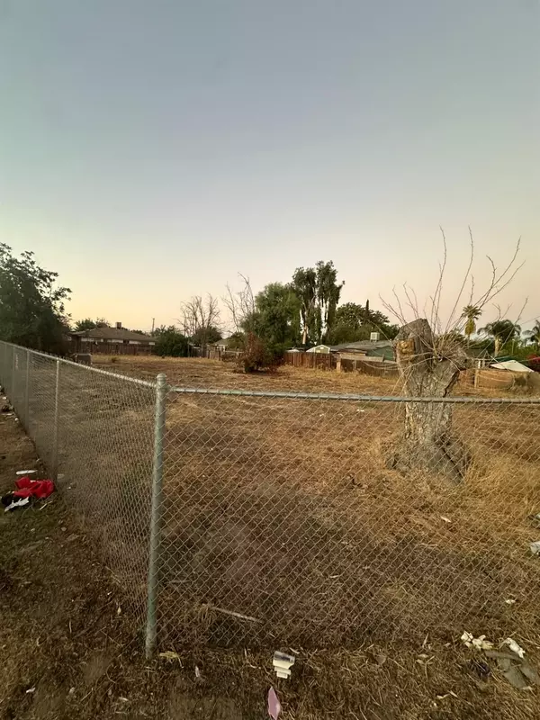 Fresno, CA 93703,1370 N Rowell AVE